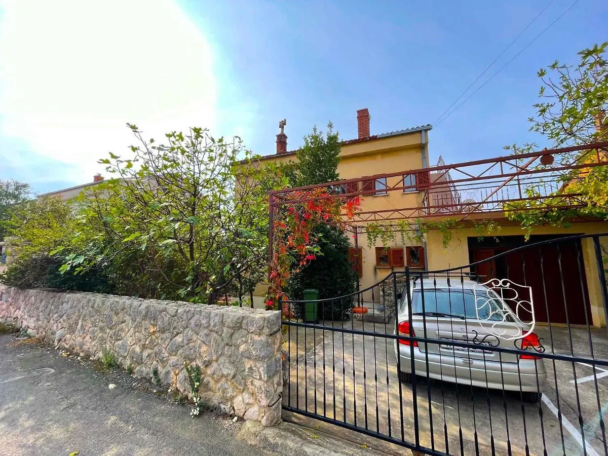 Apartment In Dramalj 43212