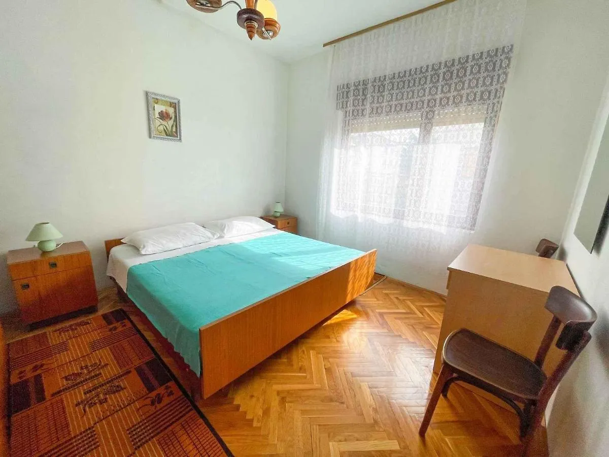 Apartment In Dramalj 43212