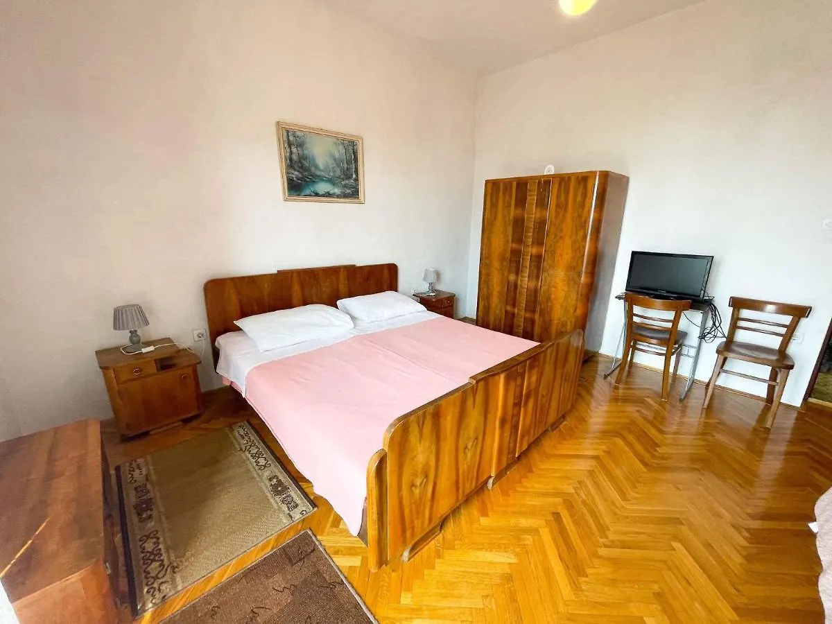 Apartment In Dramalj 43212