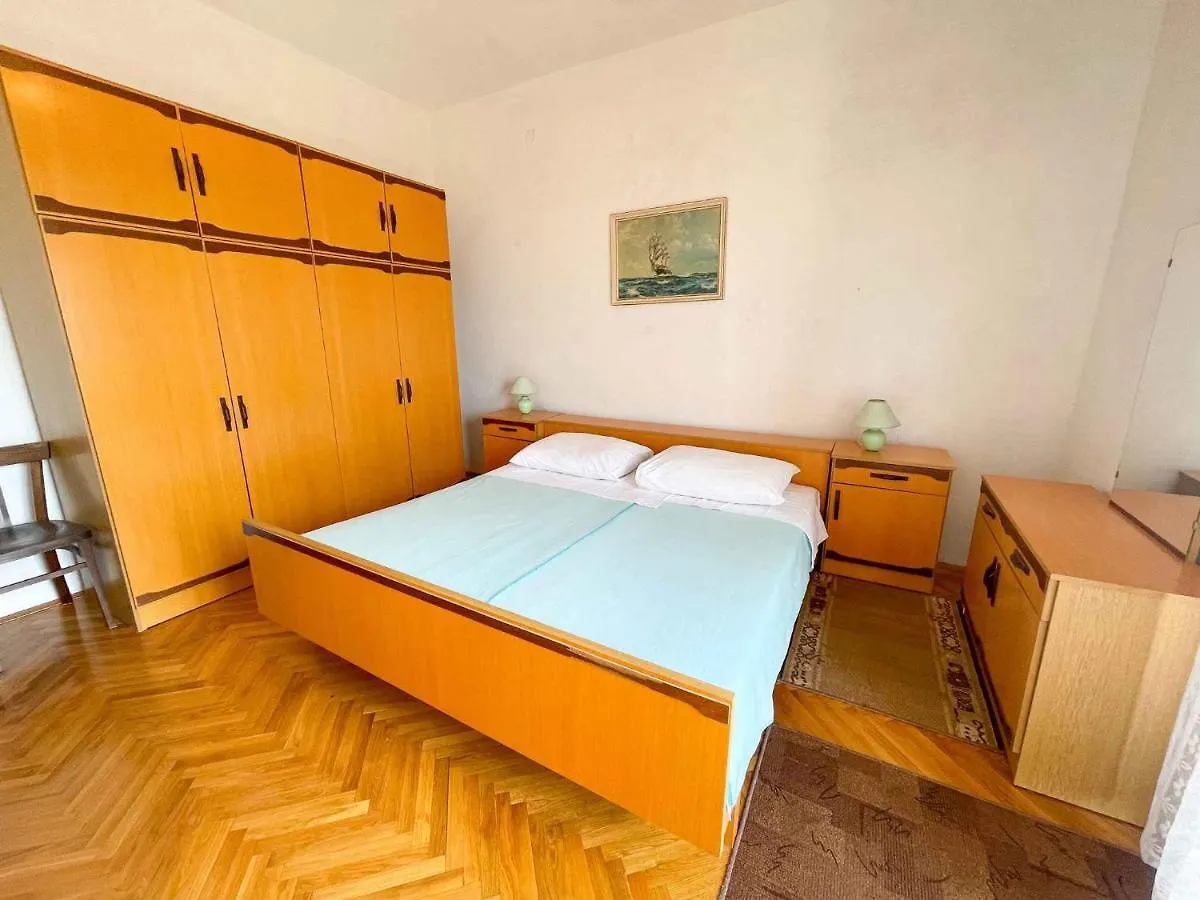 Apartment In Dramalj 43212